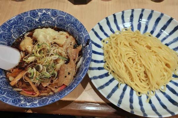 「ワンタンつけ麺　830円」@肉厚わんたん麺と手作り焼売 ら麺亭 浅草支店の写真