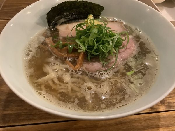 「白醤油そば　900円」@地球の中華そばの写真