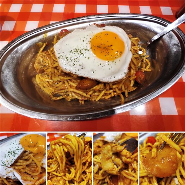 「ゴロっとチキンのカレーナポ＋目玉焼き＝1020円」@スパゲッティーのパンチョ 御徒町店の写真