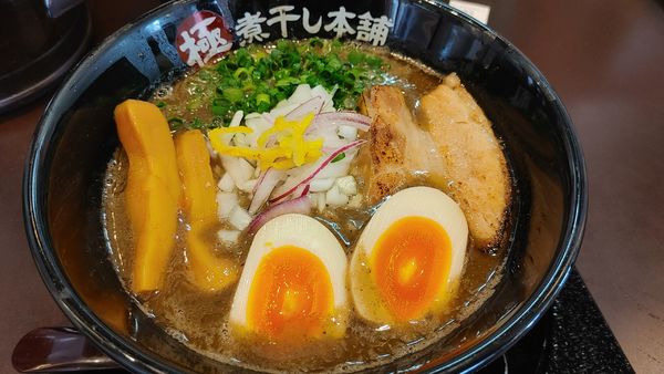 「極濃煮干し豚骨ラーメン」@極煮干し本舗 フォレストモール甲斐竜王店の写真