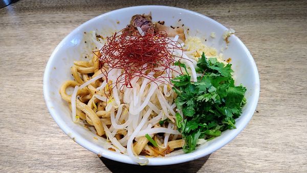 「【限定】汁無し(麺少･大蒜)+ベトナム風海老味･パクチー」@MEN YARD FIGHTの写真