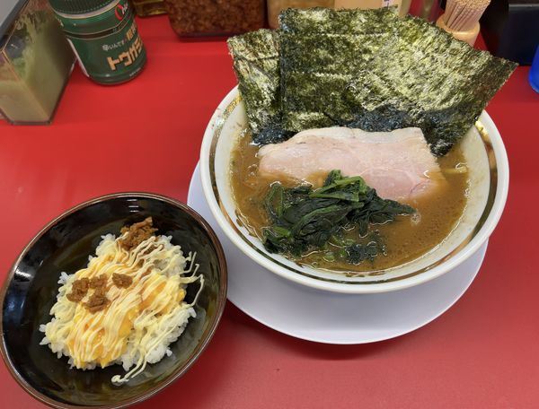 「ラーメン＋半玉子まぶし」@家系ラーメン王道家直伝 との丸家 船橋店の写真
