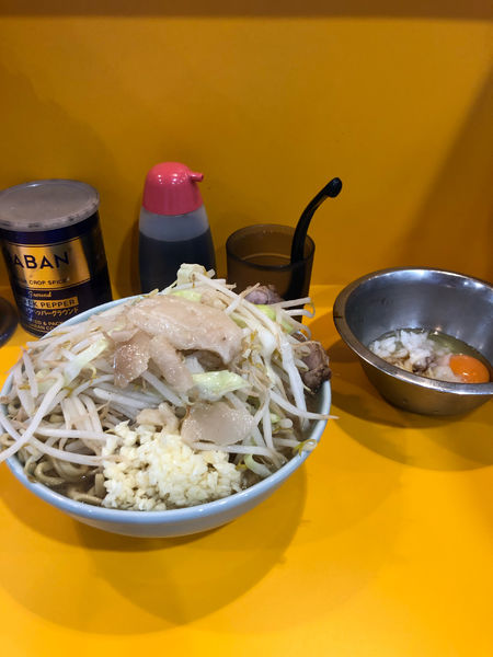 「小ラーメン+タマネギたまご　950円」@ラーメン二郎 八王子野猿街道店2の写真