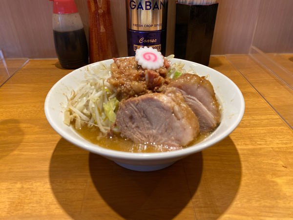 「ラーメン(小)豚2枚 アブラ」@麺屋 神工の写真