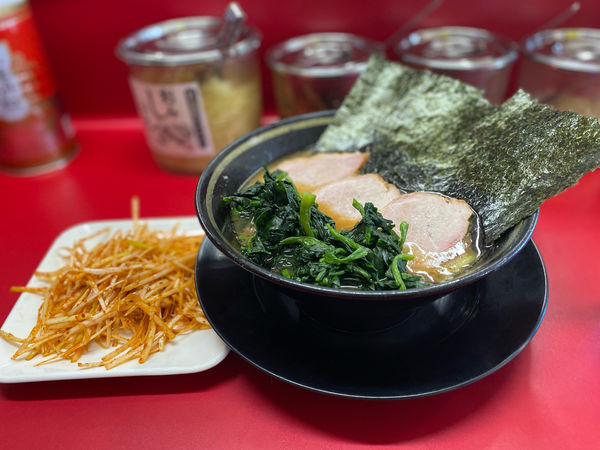「ネギチャーシューメン、青菜」@家系ラーメン 王道家の写真