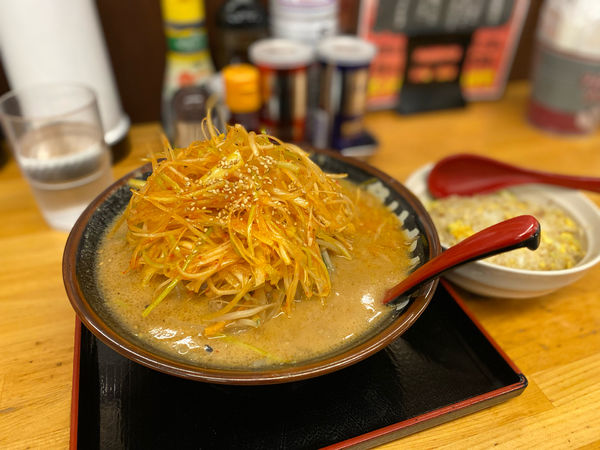 「ねぎ味噌チャーシュー、半チャーハン」@みそのめん王 若柴店の写真