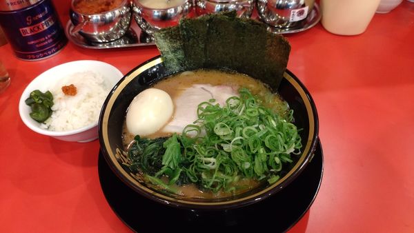 「九条ネギラーメン(並)＋味玉＋ライス」@横浜家系ラーメン 大輝家の写真