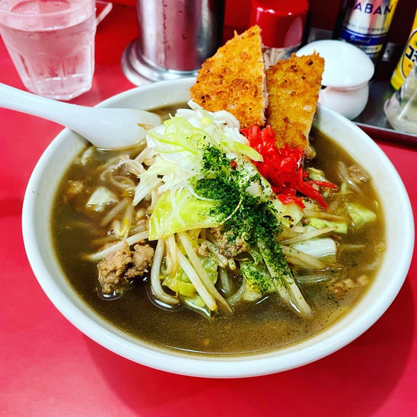 「ソースラーメン 麺大盛り + ハムカツ」@中華料理 大輦の写真