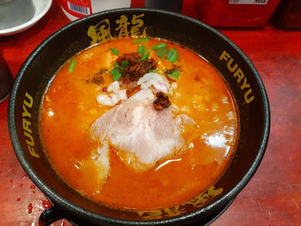 「辛ラーメン」@とんこつラーメン 博多風龍 渋谷店の写真