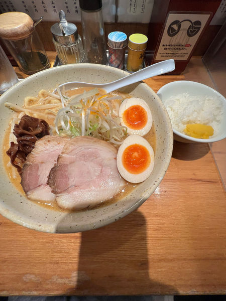 「味玉バリ辛味噌ラーメン　1100¥」@つじ田 味噌の章 飯田橋店の写真
