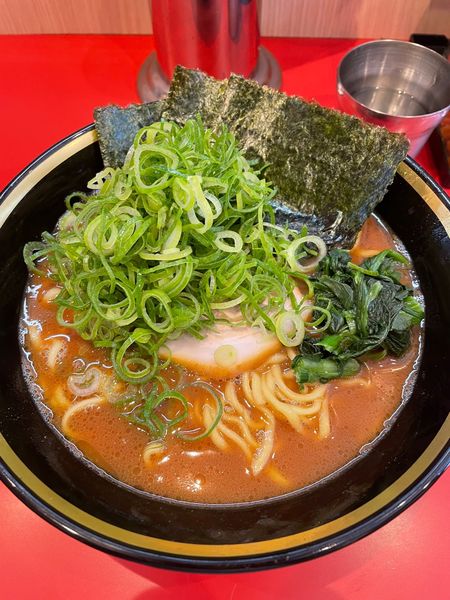 「ラーメン中盛＋九条ネギ」@横浜家系ラーメン 大﨑家の写真