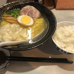 塩ワンタン麺　ラージャー玉