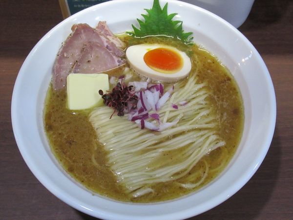 「【限定】白淡うるめバター（醤油）（980円）」@メヂカそば 吟魚の写真