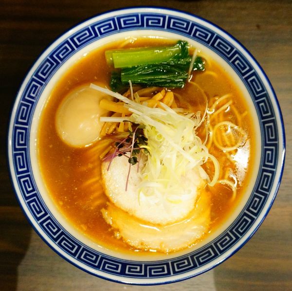 「味玉入り中華そば＋瓶ビール」@錦糸町中華そば さん式の写真