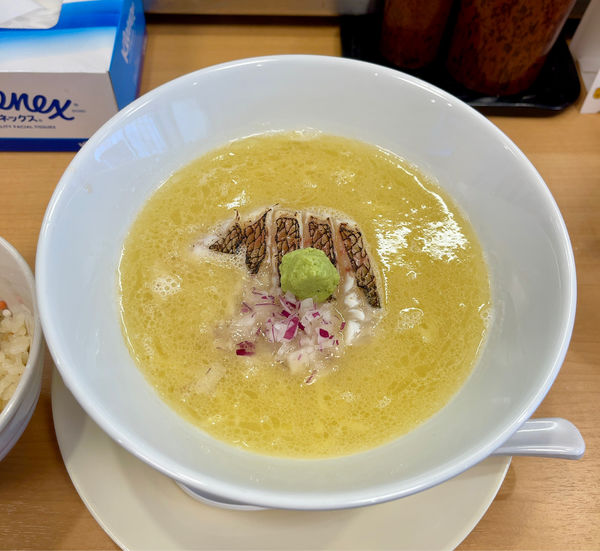 「鯛を食べるラーメン（1000円）」@真鯛研究所の写真