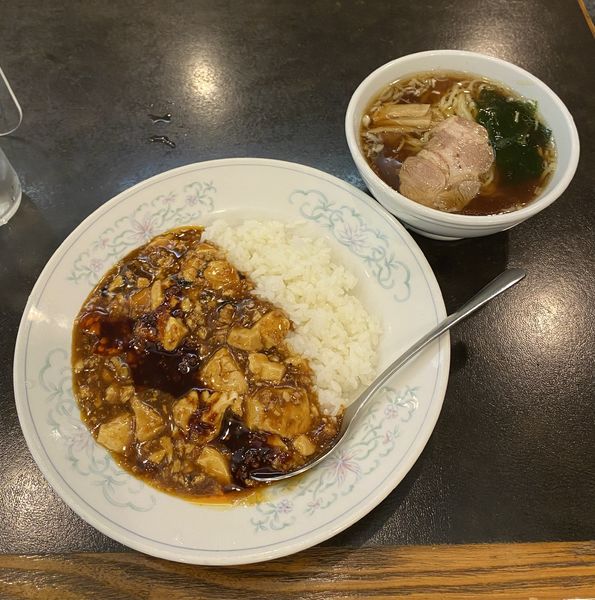 「ランチセット・四川麻婆豆腐丼+半ラーメン¥900」@中国料理 山久の写真