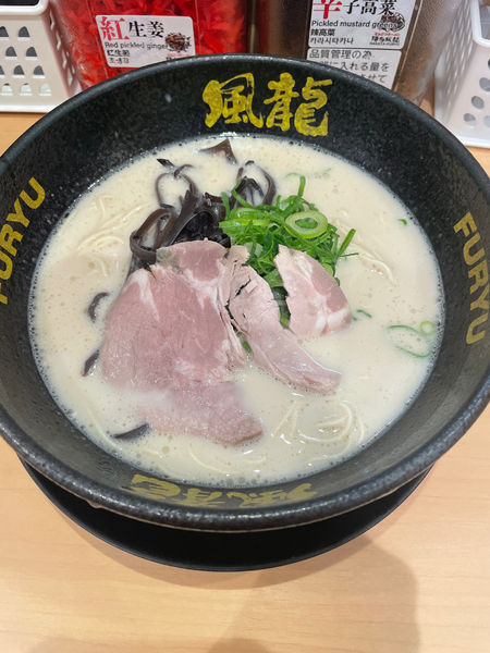 「豚骨らーめん　バリカタ」@とんこつラーメン博多風龍 秋葉原総本店の写真