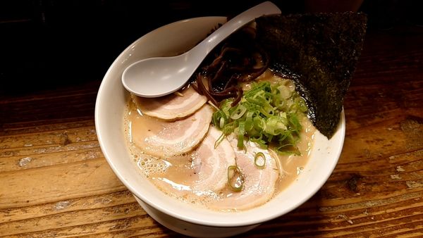 「とんこつ＋チャーシュー」@豚骨屋 すぎ多 藤枝駅前店の写真