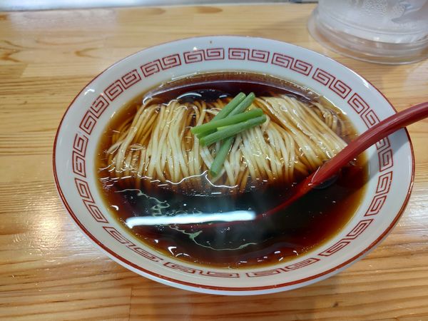 「中華そば(梅)(黒)」@自家製麺 くろ松の写真