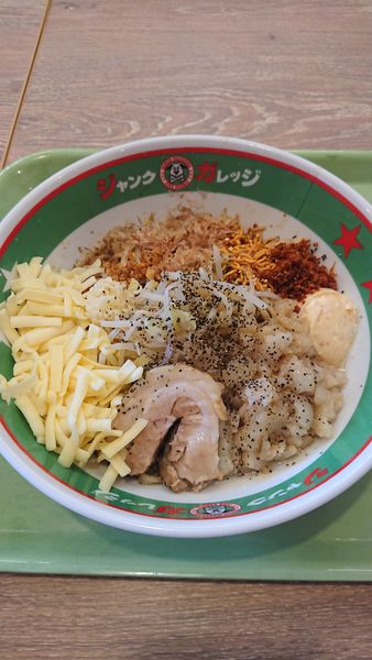 「まぜそば+チーズ×3」@ジャンクガレッジ フォレオ菖蒲店の写真