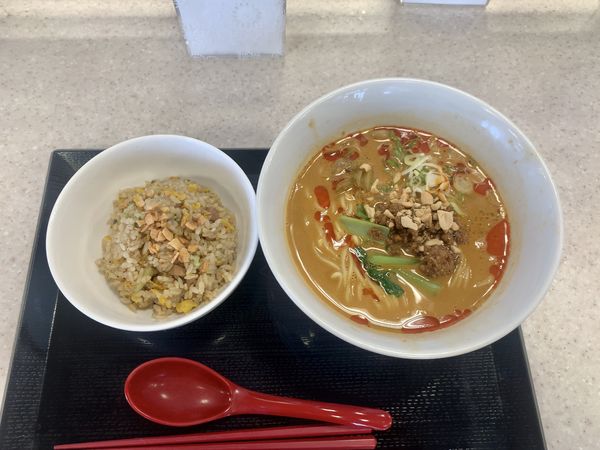 「坦々麺 半チャーハンセット 1,080円」@湾岸幕張パーキングエリア フードコート 下りの写真