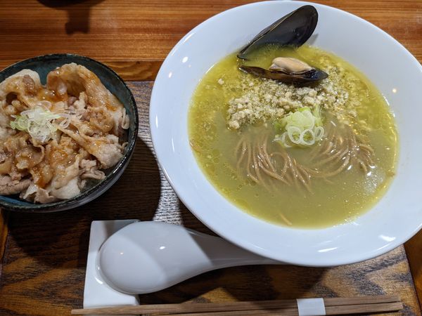 「かけ蕎麦+肉丼」@むかんの写真