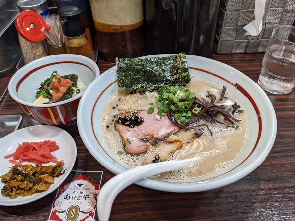 「黒豚トンコツ9州麺」@らー麺 あけどやの写真