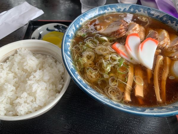 「チャーシュー麺大盛り　ライス」@大石家 塩尻店の写真