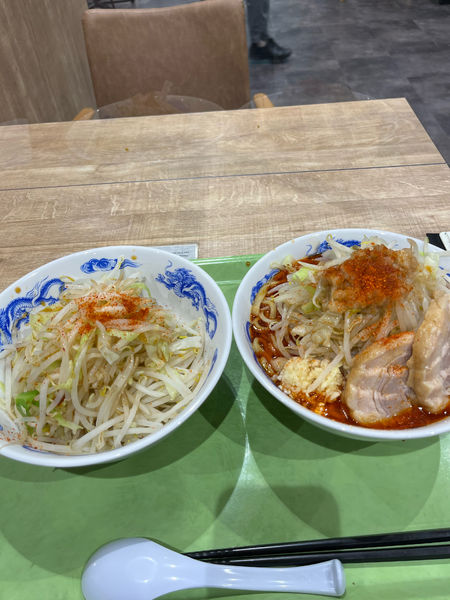 「辛ラーメン全増し（野菜ダブル）＋豚」@ジャンクガレッジ カインズ朝霞店の写真