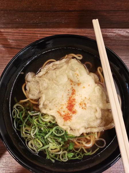 「天ぷらそば（390）」@えきそば 姫路駅店の写真