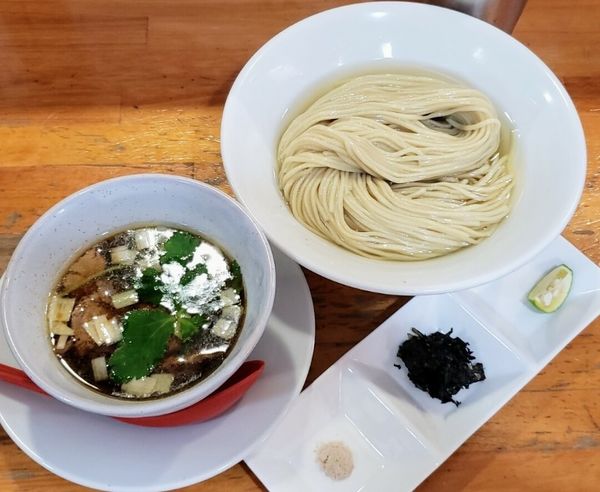 「【本店夏期限定】あご出汁昆布水つけ麺（大盛無料）1,000円」@麺屋 むじゃきの写真
