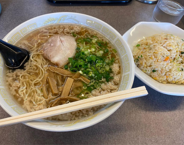 「半チャンしょうゆラーメン大盛」@中華料理 一貫楼の写真
