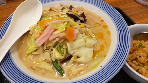 「長崎ちゃんぽん+半チャーハン」@長崎ちゃんぽん リンガーハット 松戸八柱店の写真