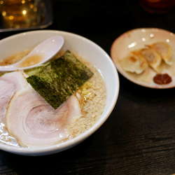 醤油ラーメン こってり 麺硬め＋サービス餃子