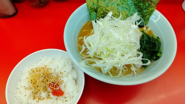 「朝ラーメン＋白ネギ(¥500+100+ライス無料)」@ラーメン堀田家の写真