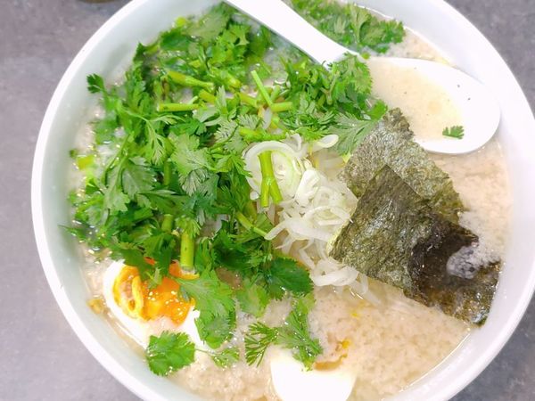 「ハッスル塩パクチーラーメン（こってり）＋味玉」@ハッスルラーメンホンマ 亀戸本店の写真