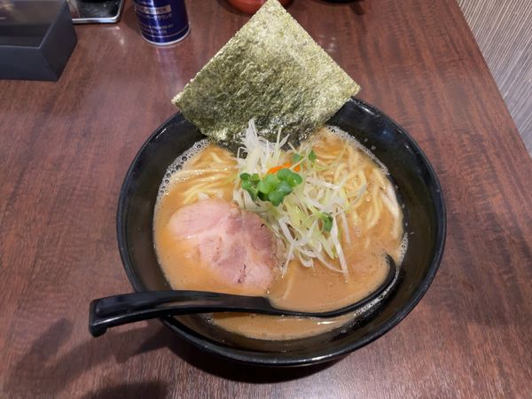 「らぁ麺 並盛(700円)+半ギョーザセット(200円)」@らぁ麺 はせ川の写真