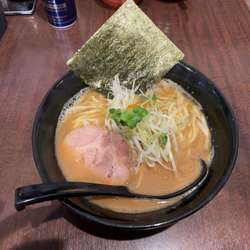 らぁ麺 並盛(700円)+半ギョーザセット(200円)