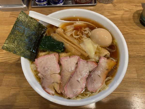 「ワンタンメン(900円)+味付玉子(100円)」@白河中華そば こすがの写真