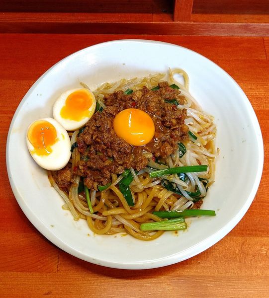 「(裏) 皿台湾 850円＋味玉 100円」@らーめん・油そば 笑びすの写真