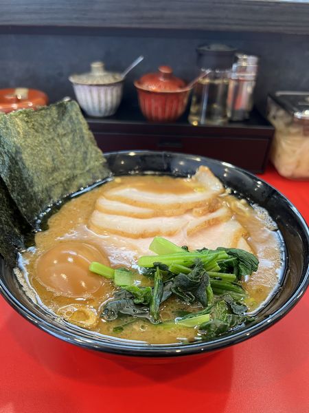 「チャーシュー麺＋味玉」@杉田家 千葉駅前店の写真