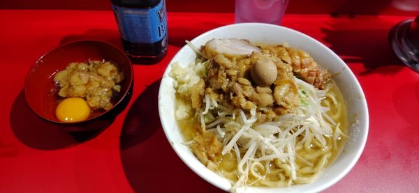 「ラーメン少な目（にんにく、アブラ）+脂生玉子」@麺屋HEROの写真