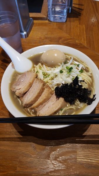 「濃厚煮干しそば(大)チャー増し味玉」@中村屋総本山の写真
