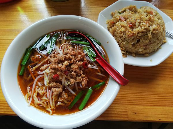 「ラーメンセット　（台湾ラーメン＋炒飯）」@台湾料理 聚仙閣の写真