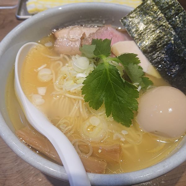 「天草大王の鶏塩そば850円、味玉130円」@らーめん つけめん 和み屋の写真