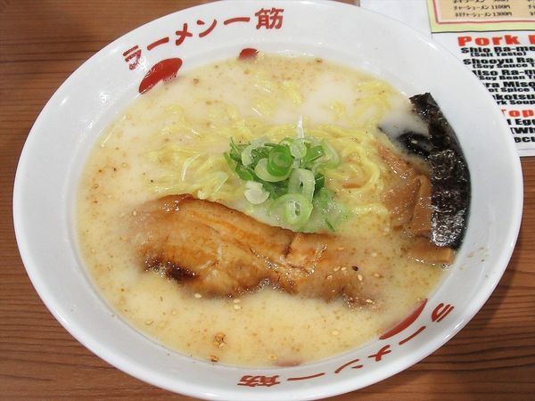「豚骨塩らーめん(770円)」@ラーメン天山 福生総本店の写真