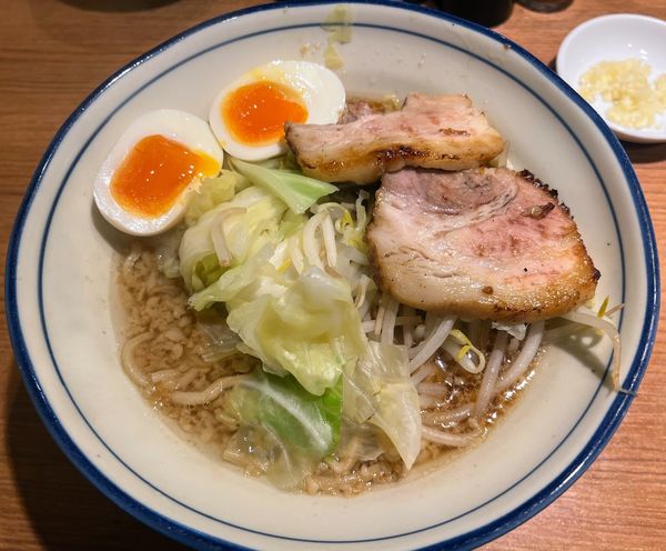 「醤油とんこつ玉子」@らーめん勇の写真
