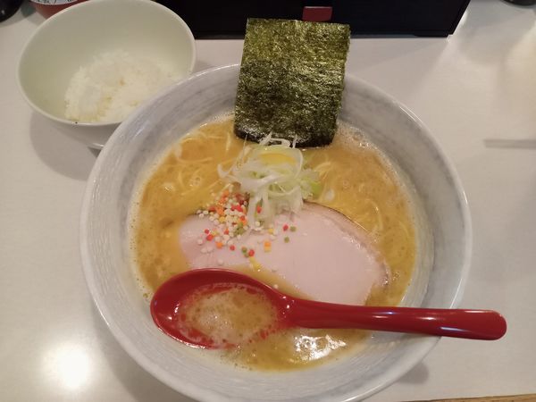 「濃厚鶏そば¥780 半ライス¥50」@麺屋 なるとの写真