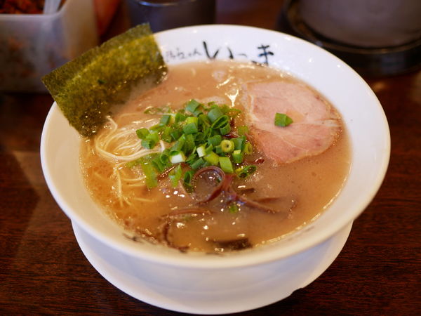 「らーめん ハリガネ＋替え玉 ハリガネ」@博多長浜らーめん いっきの写真