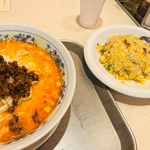 「担々麺と半炒飯」@福満園 横浜グランゲート店の写真